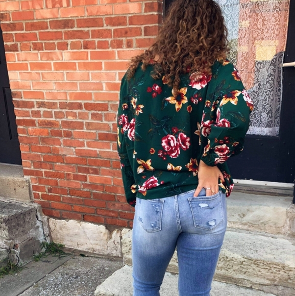 NWT Hunter Green Floral Twist Front Blouse - Picture 5 of 6